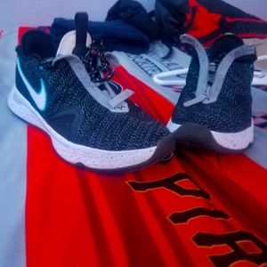 Pg 4 Wolf Black/ grey Size 9